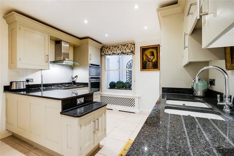 3 bedroom flat to rent, Courtfield Road, South Kensington, London