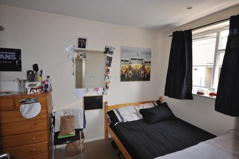 4 bedroom maisonette to rent, Amelia House, Queen Caroline Street, London W6