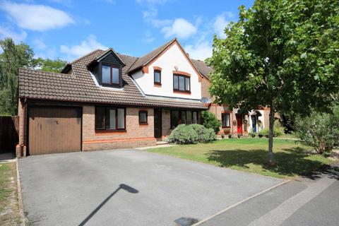 4 bedroom detached house to rent, Oasthouse Drive, Ancells Farm, Fleet
