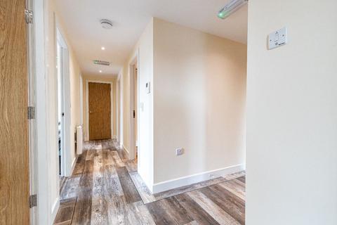 3 bedroom apartment to rent, 40 Ecco