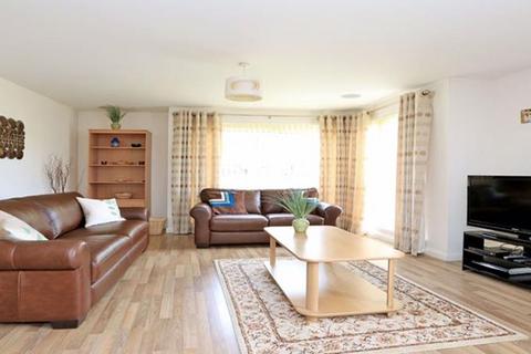 2 bedroom flat to rent, Rubislaw Square, Aberdeen, AB15