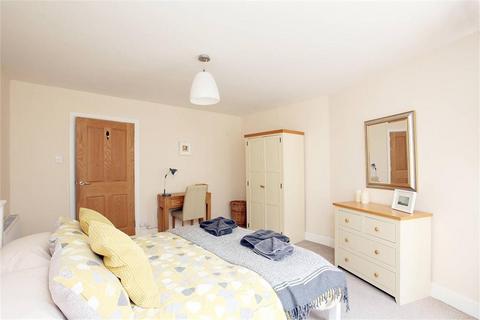 2 bedroom flat to rent, Canongate, Old Town, Edinburgh, EH8