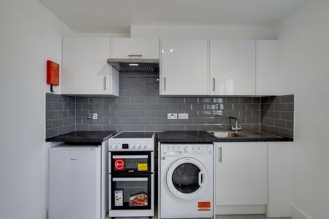 Studio to rent, Sunnyside Terrace, London