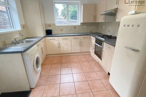 3 bedroom semi-detached house to rent, Malvern Road, mapperley, Nottingham