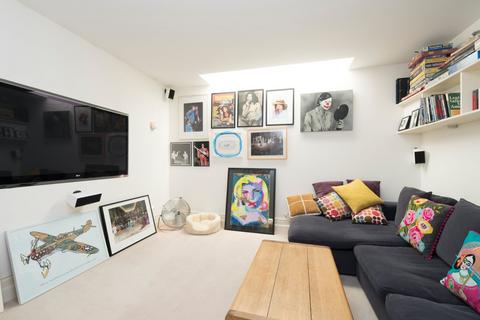 4 bedroom terraced house to rent - Princedale Road, London