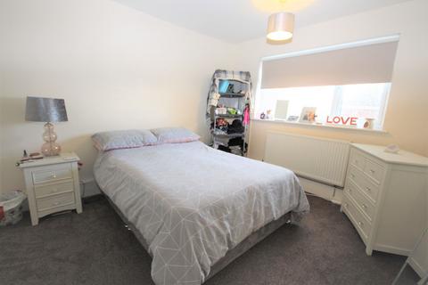 2 bedroom flat for sale, Ravensdale, Clacton-on-Sea