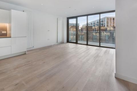 2 bedroom apartment to rent, Commodore House, Royal Wharf, E16