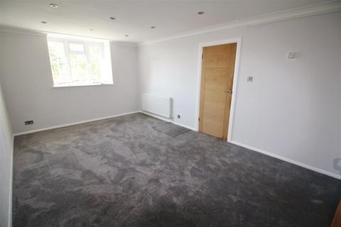 2 bedroom flat to rent, Craigmount, Radlett