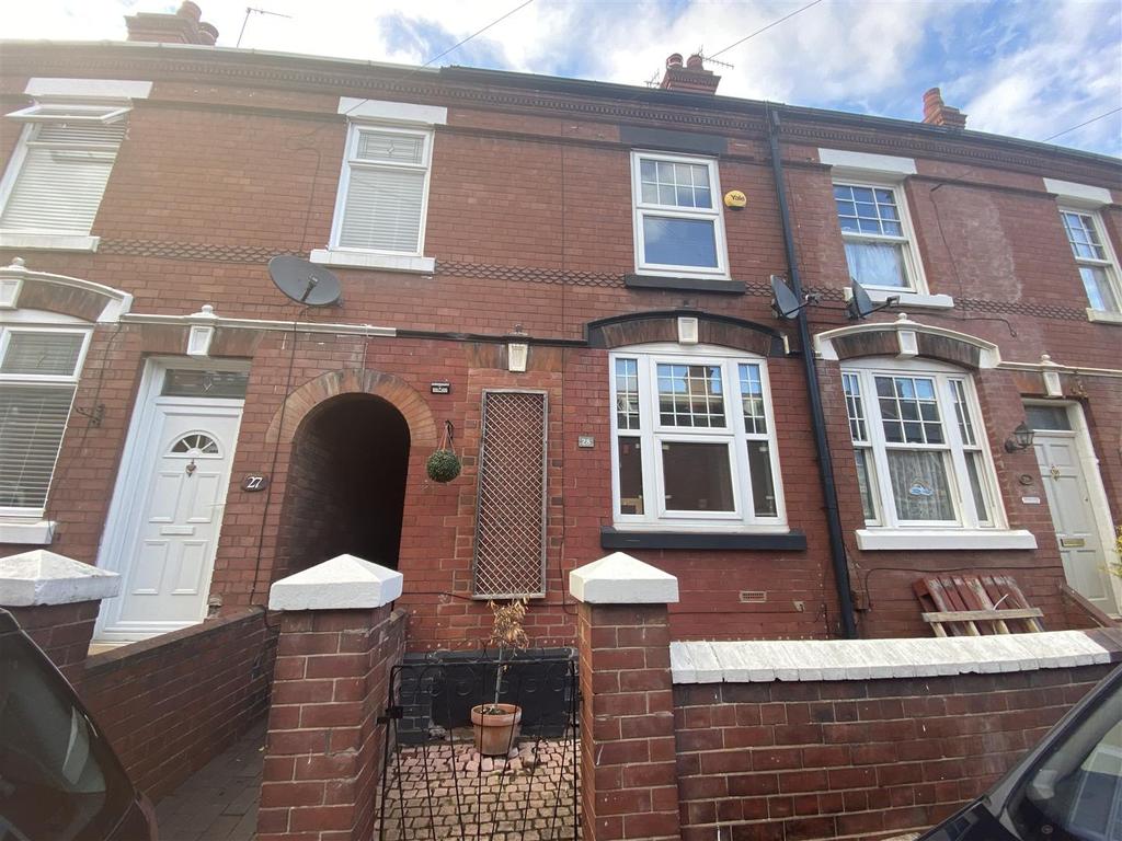 Platts Crescent, Amblecote, Stourbridge 3 bed terraced house £200,000