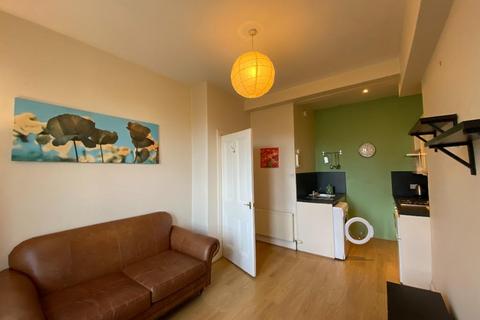 1 bedroom flat to rent, Albion Road, Easter Road, Edinburgh, EH7