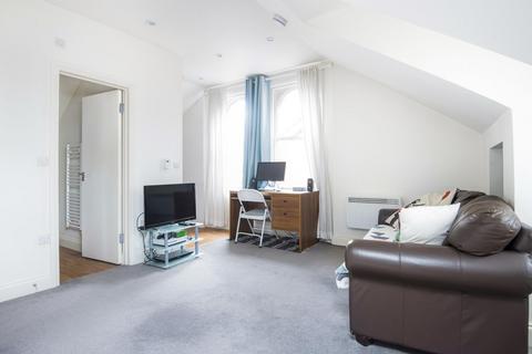 Studio to rent, London Road, Reading, RG1