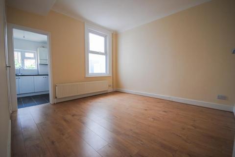 3 bedroom terraced house to rent, Cissbury Road, Tottenham, N15