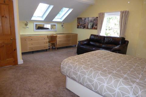 House share to rent, Church Road, Earley