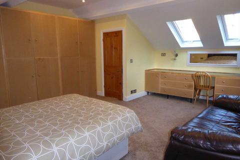 House share to rent, Church Road, Earley