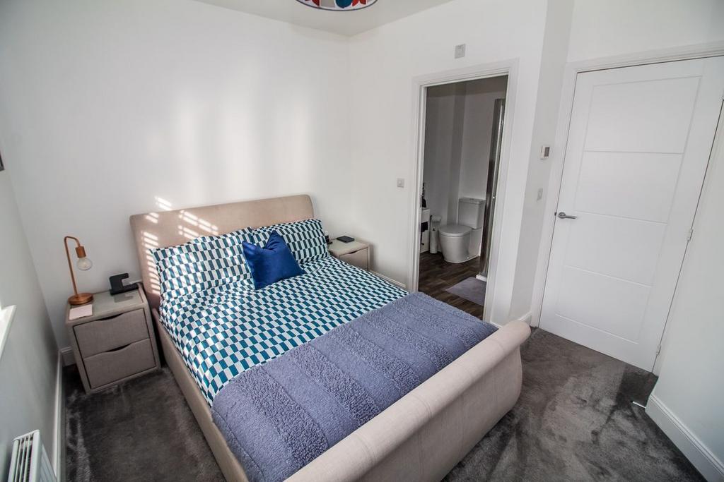 Bedroom One Pic 2.