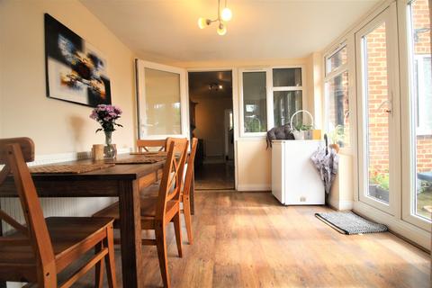 3 bedroom terraced house to rent - Raynes Park, London, SW20