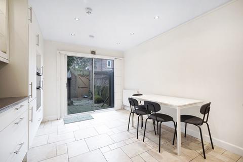 3 bedroom end of terrace house to rent, Riverton Close, Westbourne Park W9
