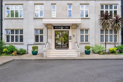 3 bedroom apartment to rent, Wellington Road, London NW8
