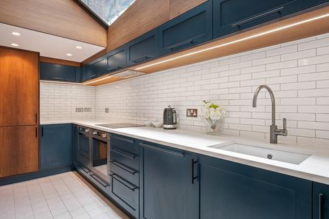 3 bedroom maisonette to rent, Spitalfields, London, E1
