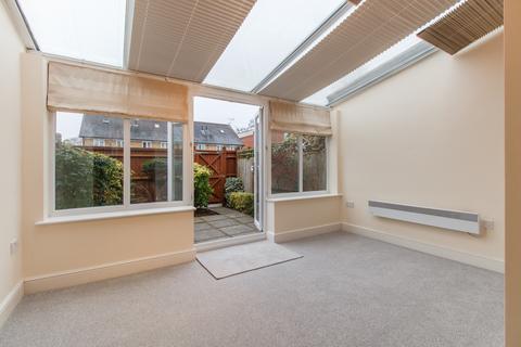 3 bedroom end of terrace house to rent, Upper Village Road, Ascot, Berkshire