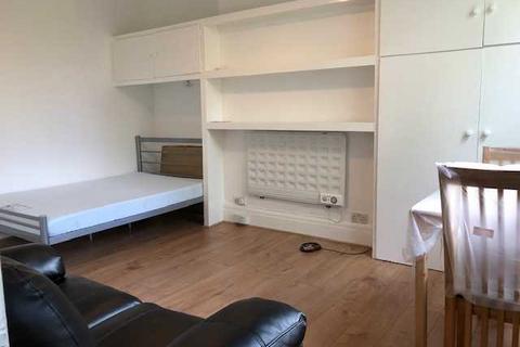 Studio to rent, Argyle Road, West Ealing