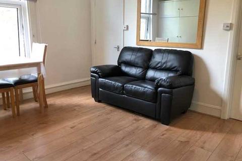 Studio to rent, Argyle Road, West Ealing