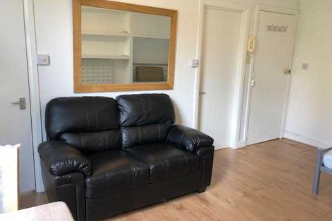 Studio to rent, Argyle Road, West Ealing