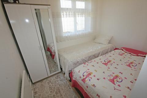 2 bedroom flat for sale, Mansfield Road, Ilford, Essex, IG1