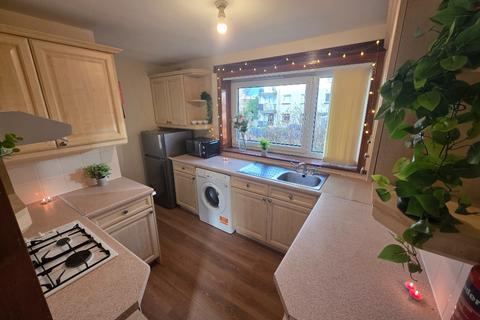 2 bedroom flat to rent, Essendean Place, Clermiston, Edinburgh, EH4
