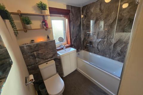 2 bedroom flat to rent, Essendean Place, Clermiston, Edinburgh, EH4