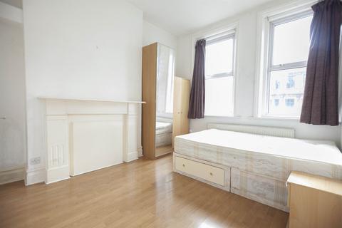 Studio to rent, Finchley Road, Swiss Cottage, NW3