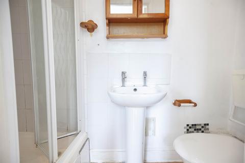 Studio to rent, Finchley Road, Swiss Cottage, NW3
