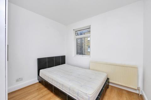 3 bedroom mews to rent, Wightman Road, Turnpike Lane Hornsey, London