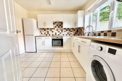 3 bedroom terraced house for sale, STATION ROAD, WALTHAM