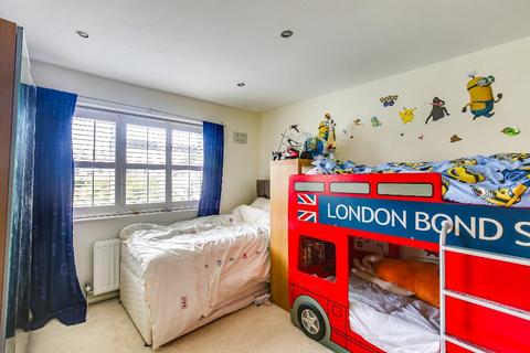 4 Audley Drive, Warlingham, CR6 9AH