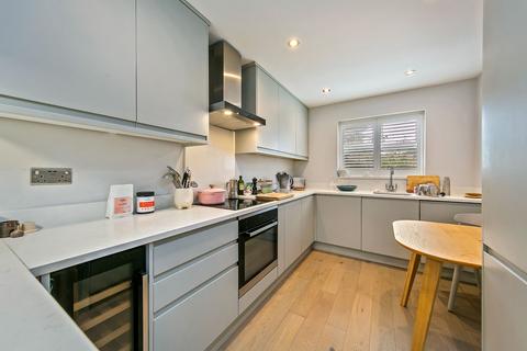10 Hillary Drive, Isleworth, TW7 7EG