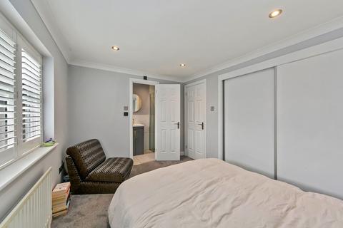 10 Hillary Drive, Isleworth, TW7 7EG