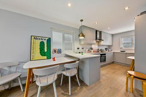 10 Hillary Drive, Isleworth, TW7 7EG