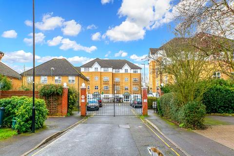 10 Hillary Drive, Isleworth, TW7 7EG