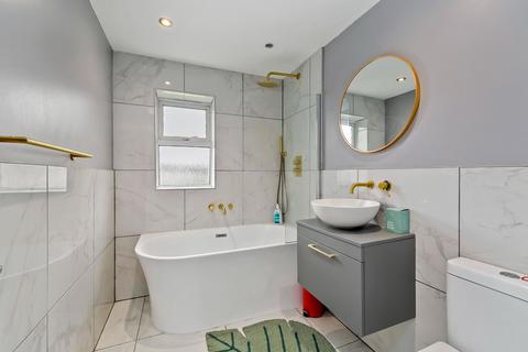 10 Hillary Drive, Isleworth, TW7 7EG