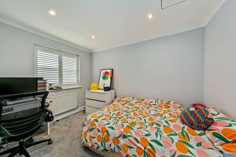 10 Hillary Drive, Isleworth, TW7 7EG