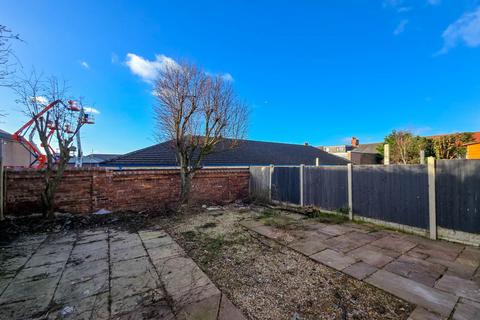 2 bedroom semi-detached house to rent, Royal Bank Road, Blackpool