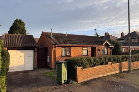 2 bedroom detached bungalow to rent, Turnbull Drive, Leicester, LE3