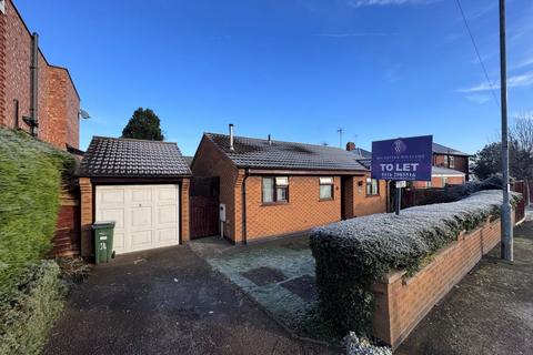 2 bedroom detached bungalow to rent, Turnbull Drive, Leicester, LE3