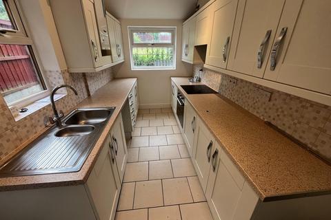 2 bedroom terraced house to rent, Forest Road, Burton-On-Trent, DE13