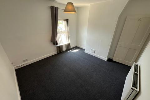 2 bedroom terraced house to rent, Forest Road, Burton-On-Trent, DE13