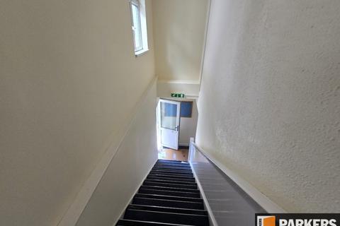 2 bedroom flat to rent, High Street, Totton
