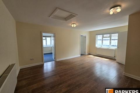 2 bedroom flat to rent, High Street, Totton