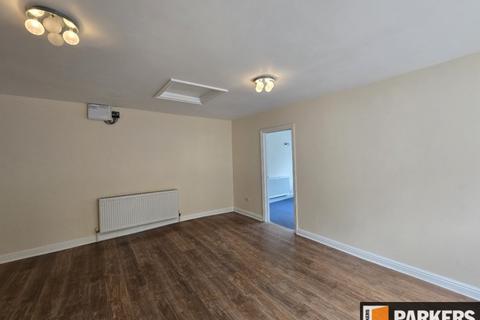 2 bedroom flat to rent, High Street, Totton