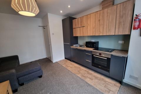3 bedroom flat to rent, Upper Brook Street, M13 0HL